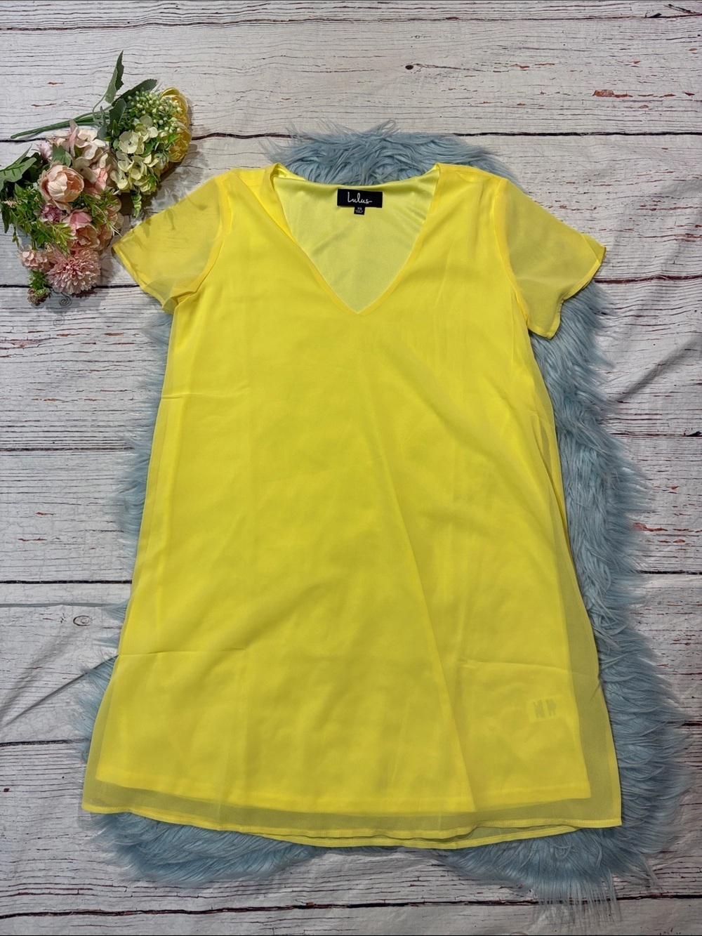 NWOT Lulus V-neck Chiffon Freestyle Yellow Shift Dress